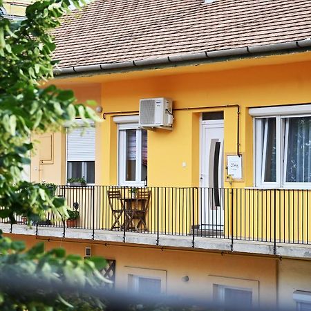 Zora Apartman Eger Extérieur photo