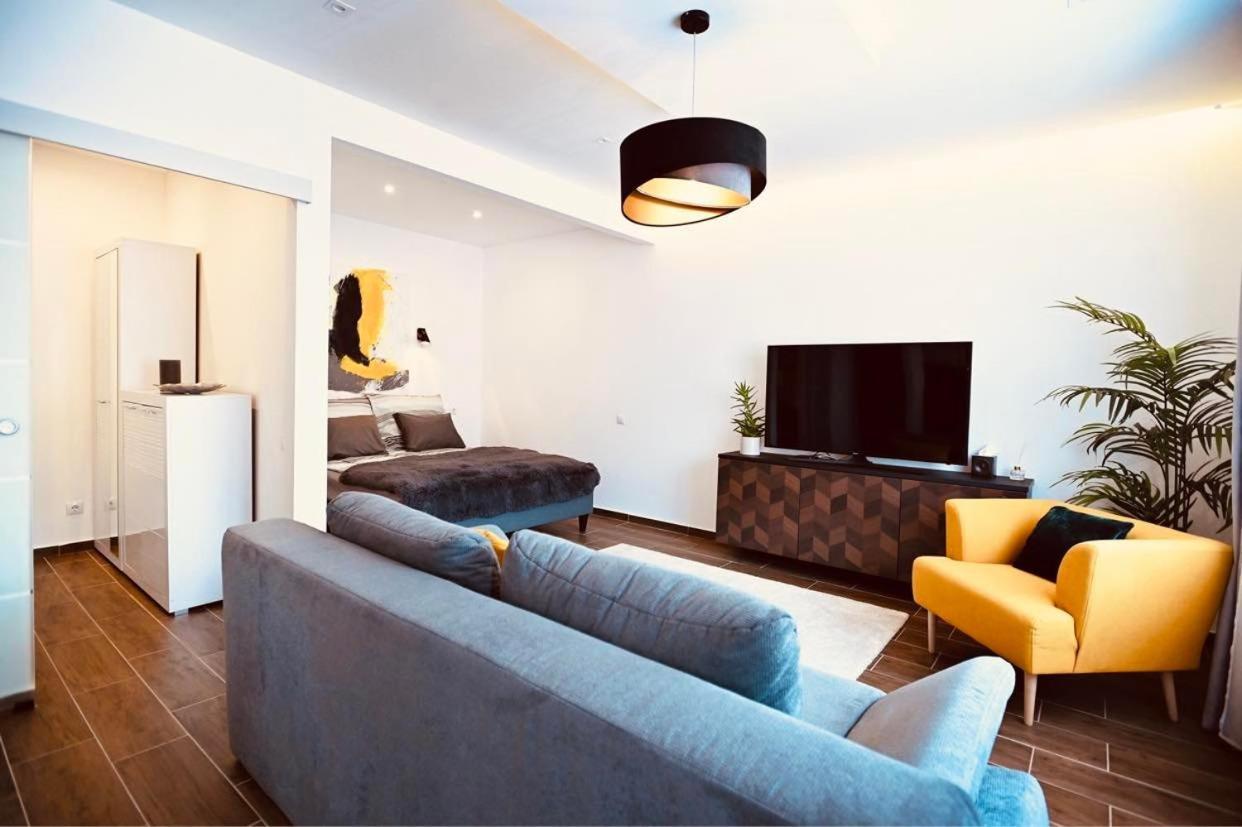 Zora Apartman Eger Extérieur photo