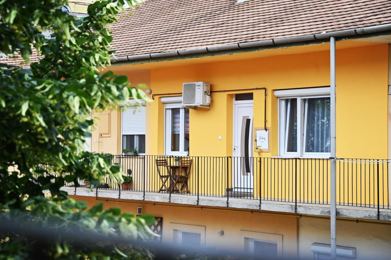 Zora Apartman Eger Extérieur photo