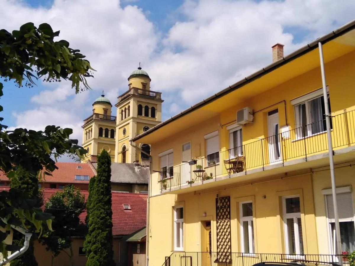 Zora Apartman Eger Extérieur photo